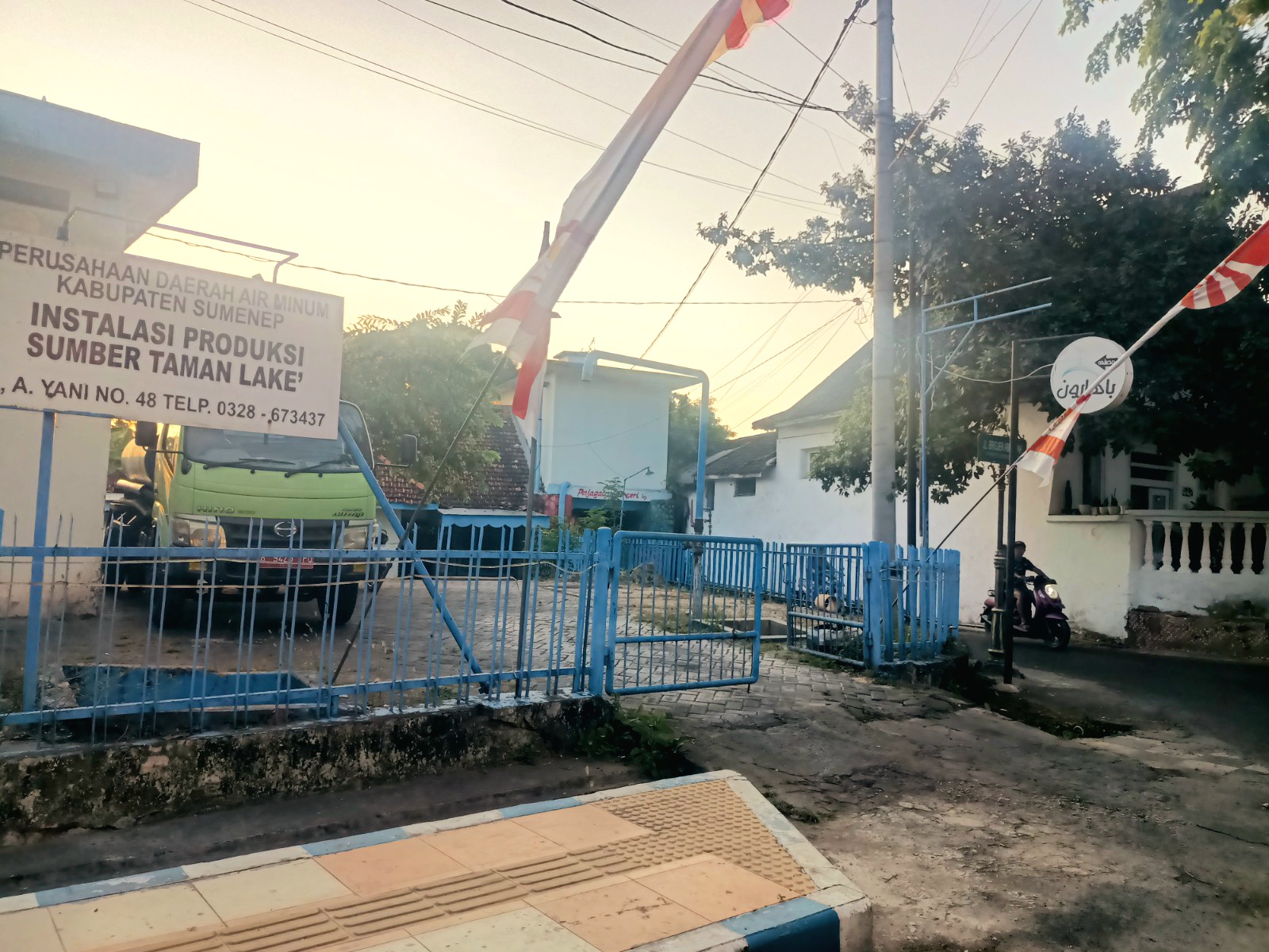 SERING SURUT: Keberadaan sumur bor instalasi produksi Sumber Taman Lakek milik Perumda Air Minum Sumekar di Kelurahan Pajagalan, Kecamatan Kota Sumenep, Senin (7/10). (MOH. IQBAL/JPRM)