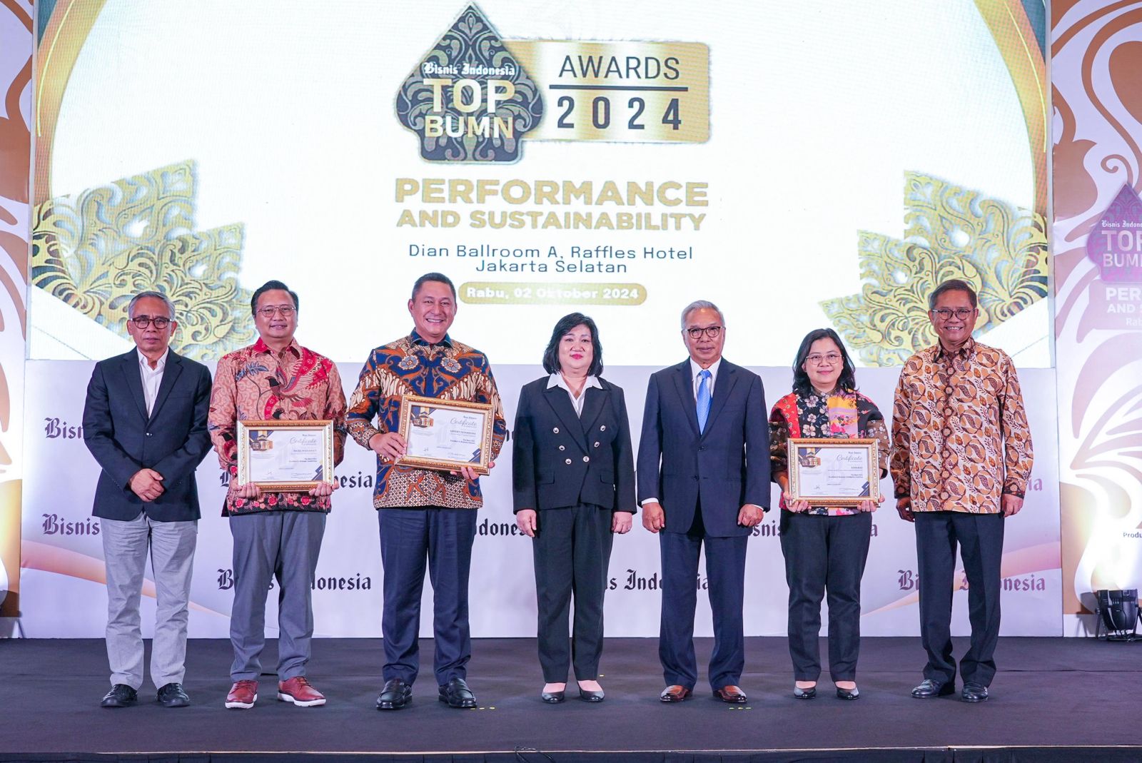 BRI meraih tiga penghargaan bergengsi di ajang Top BUMN Awards 2024. Salah satunya Direktur Utama BRI dinobatkan sebagai The Best CEO.