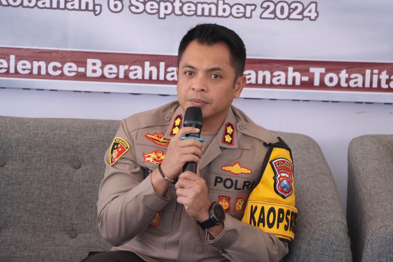 BERWIBAWA: Kapolres Sampang AKBP Hendro Sukmono.