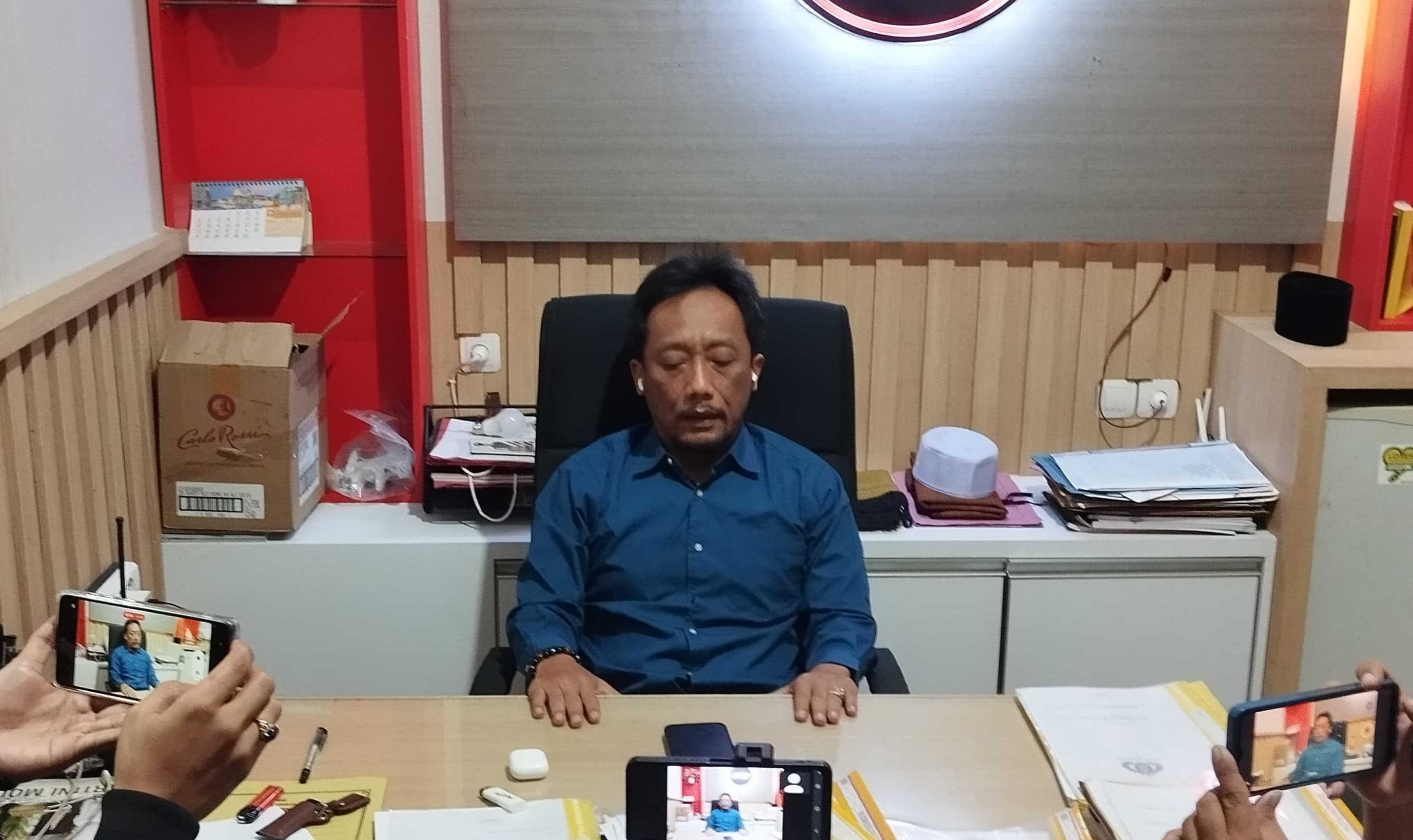 JELASKAN PERKARA: Kasatreskrim Polres Pamekasan AKP Doni Setiawan memberikan keterangan dugaan pemalsuan surat. (POLRES PAMEKASAN UNTUK JPRM)