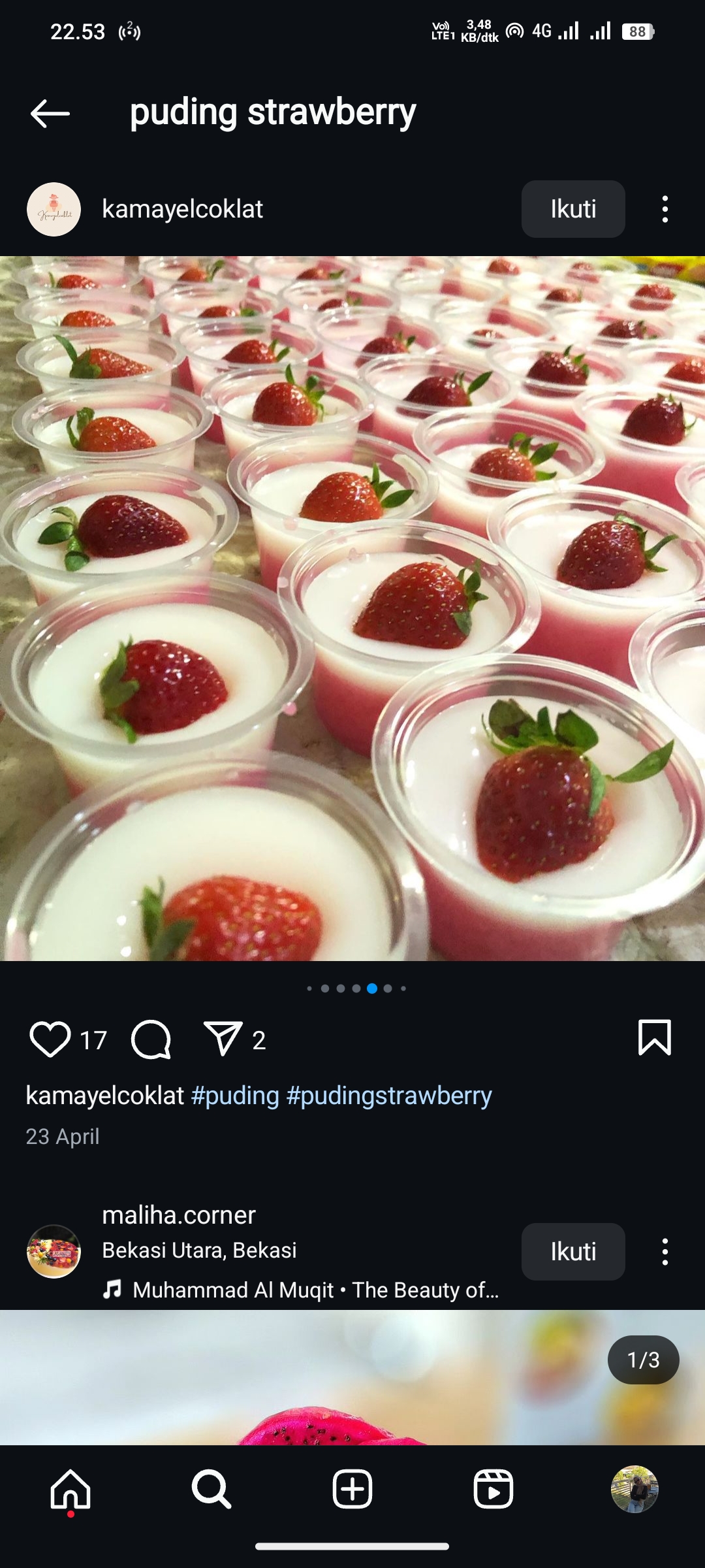 Puding Strawberry dengan Vla dan Buah Segar