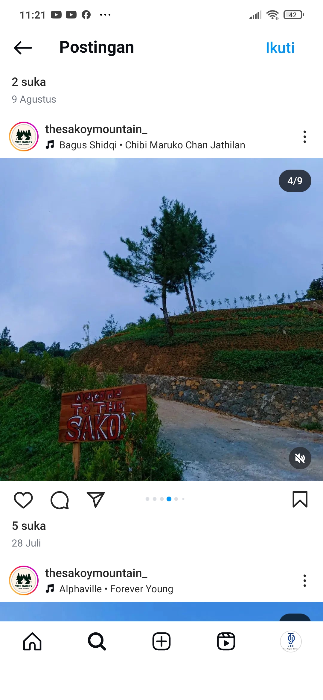 Camping dengan pemandangan bukit di The Sakoy Camp