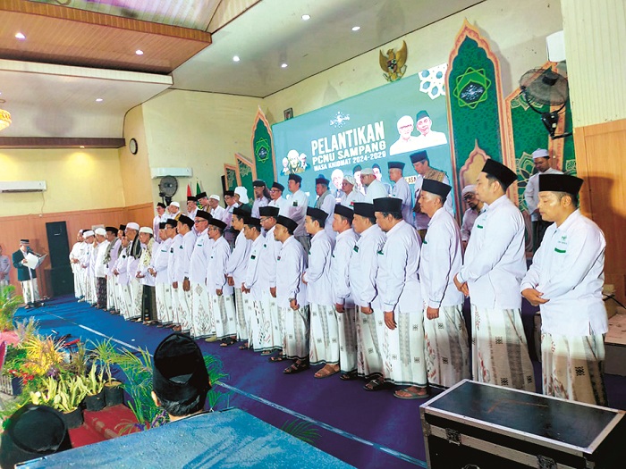 PENGURUS BARU: PWNU Jatim melantik PCNU Sampang masa khidmat 2024&ndash;2029 di Gedung PKPRI Sampang Selasa (29/10). (ANIS BILLAH/JPRM)