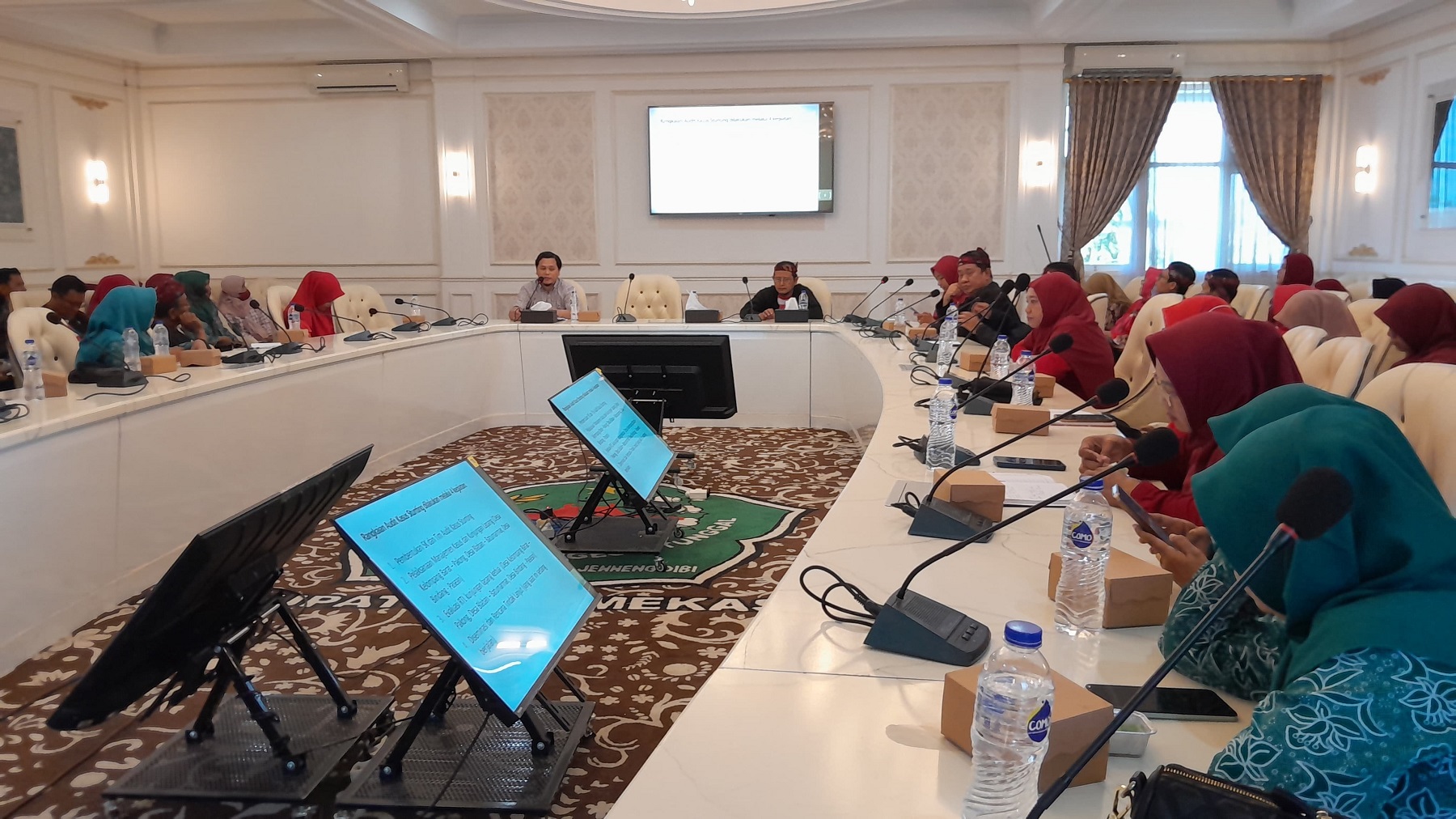 FOKUS: DP3AP2KB Pamekasan menggelar diseminasi hasil dan rencana tindak lanjut (RTL) audit stunting 2024 di Ruang Wahana Bina Praja Setkab Pamekasan Rabu (6/11). (M. KHOLIL RAMLI/JPRM)