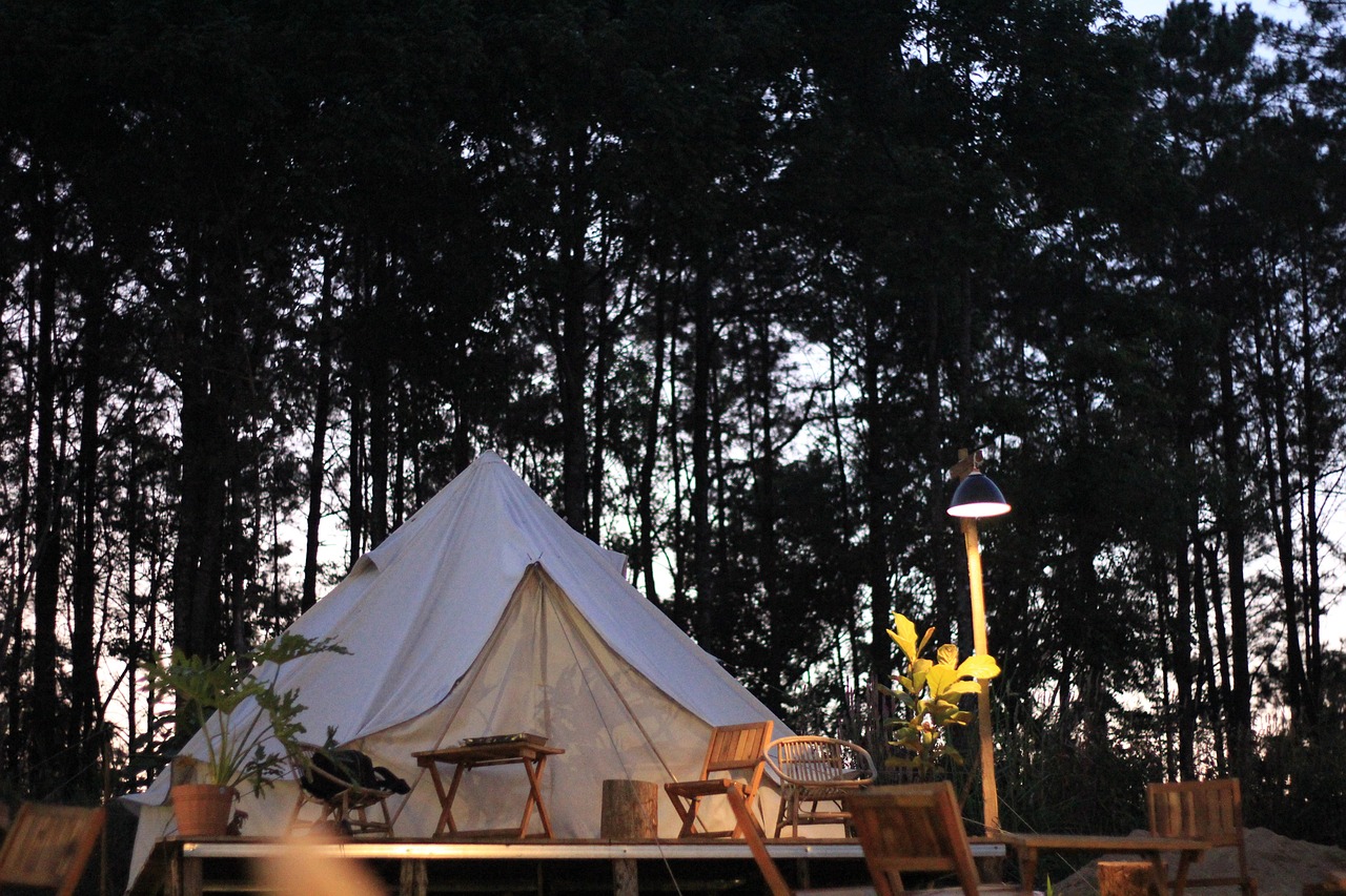 glamping, salah satu cara isi liburan natal bersama keluarga