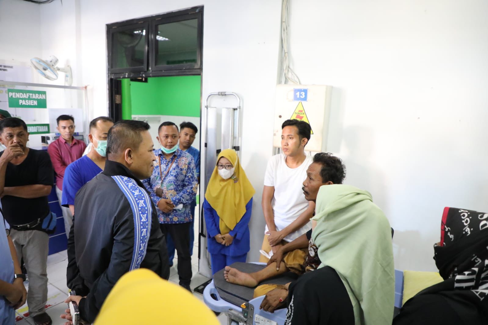 PEDULI RAKYAT: H. Slamet Junaidi meninjau langsung pelayanan di RSUD Moh. Zyn Sampang  saat menjabat Bupati Sampang.