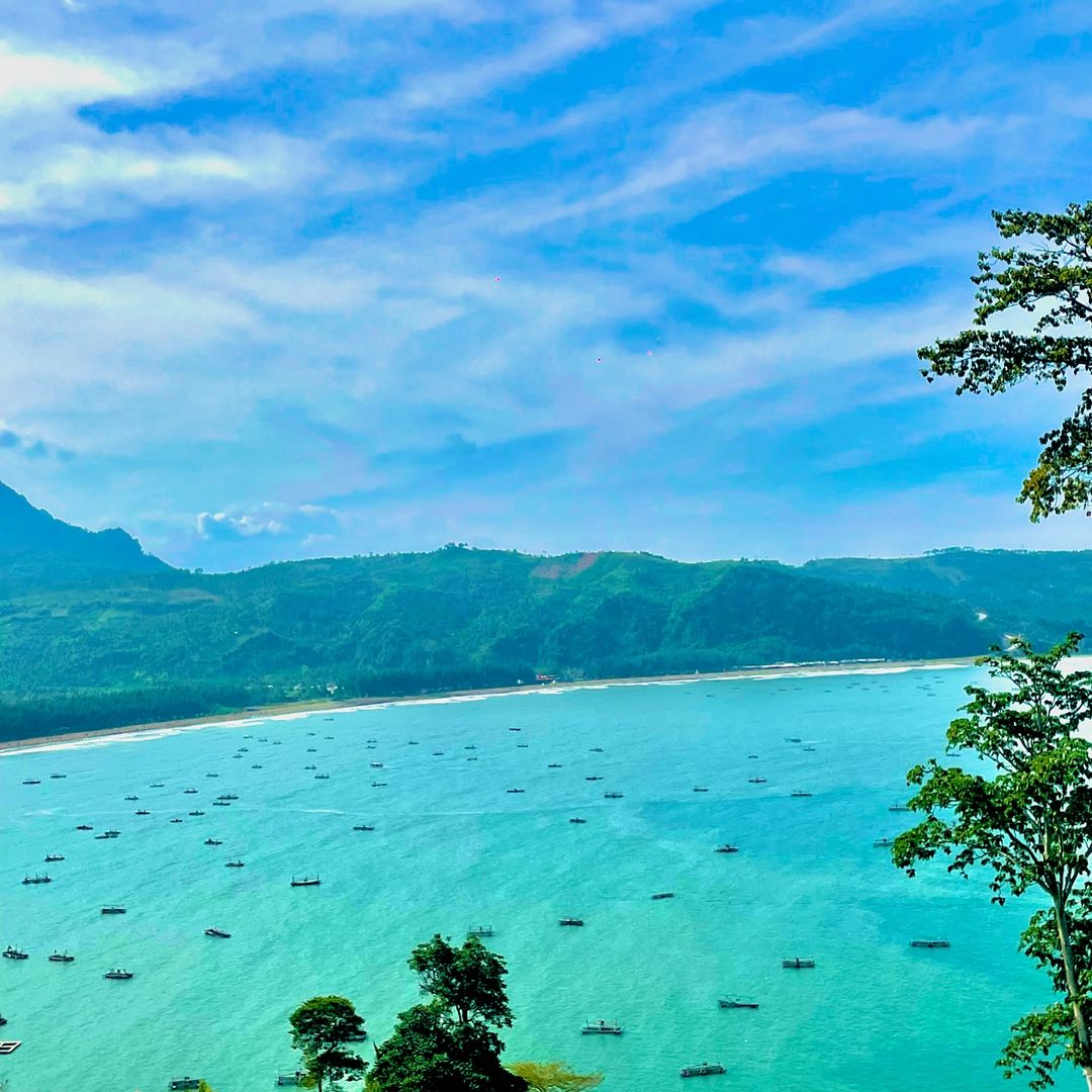 Pantai Midodareni Tulungagung dengan pemandangan indahnya