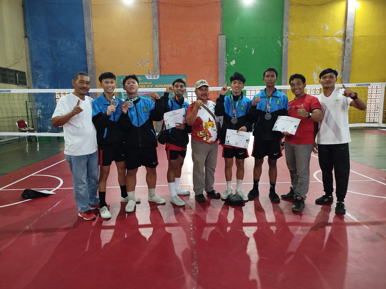 SEPAK TAKRAW CABOR UNGGULAN: Atlet PSTI Sumenep berfoto bersama usai bertanding di Popda XIV Jawa Timur di Bangkalan. (PSTI UNTUK JPRM)
