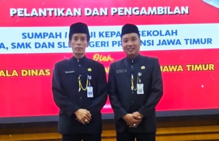 AKRAB: Kepala SMKN 1 Jrengik Sampang Imam Syafi&rsquo;ie berfoto bersama Kacabdindik Provinsi Jatim Wilayah Sampang Mas&rsquo;udi Hadiwijaya. (SMKN 1 JRENGIK UNTUK JPRM)