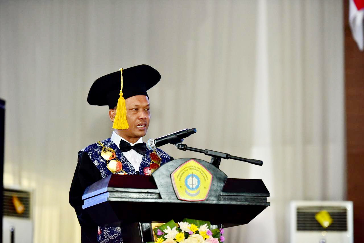 BERWIBAWA: Rektor Universitas Trunojoyo Madura (UTM) Prof. Safi&rsquo;. (DOK/JPRM)