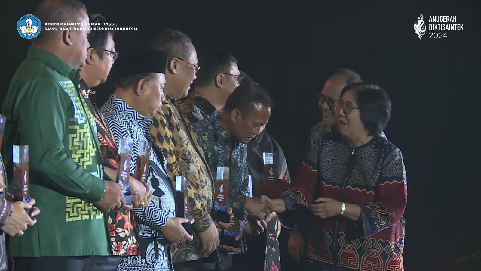 MEMBANGGAKAN: Rektor UTM Prof Safi