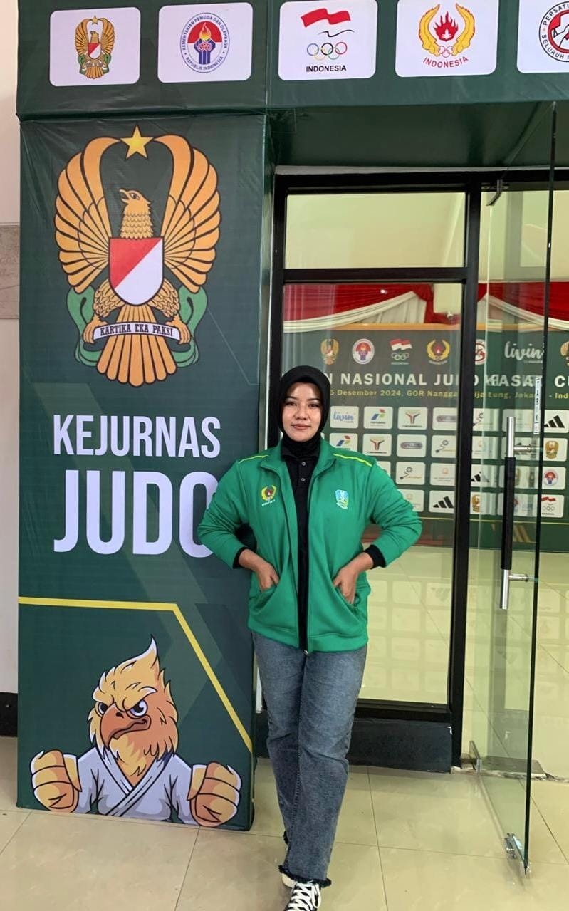 BERBAKAT: Pelatih judo Sumenep Ida Royani berpose di Kompleks Kopassus, Cijantung, Jakarta Timur, kemarin. (IDA ROYANI UNTUK JPRM)