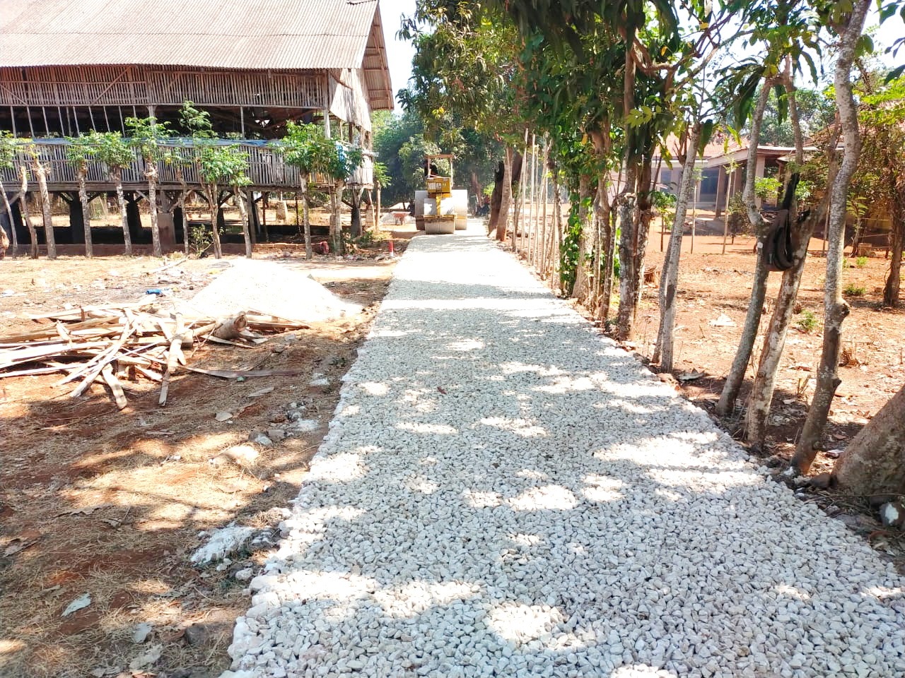 MULUS: Pembangunan jalan aspal di Dusun Paniniran, Desa Tamberu Barat, Sokobanah, Sampang, selesai.