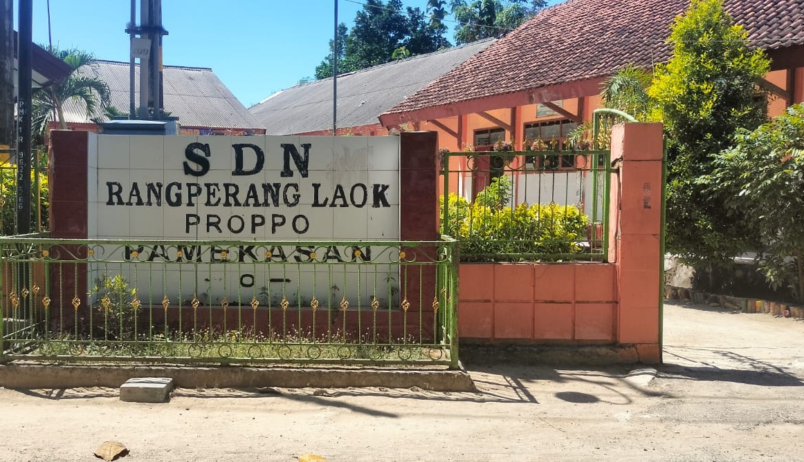 PENINGKATAN SARPRAS: SDN Rangperang Laok, Kecamatan Proppo, dilakukan rehab kelas dan UKS beberapa waktu lalu. (DISDIKBUD PAMEKASAN UNTUK JPRM)