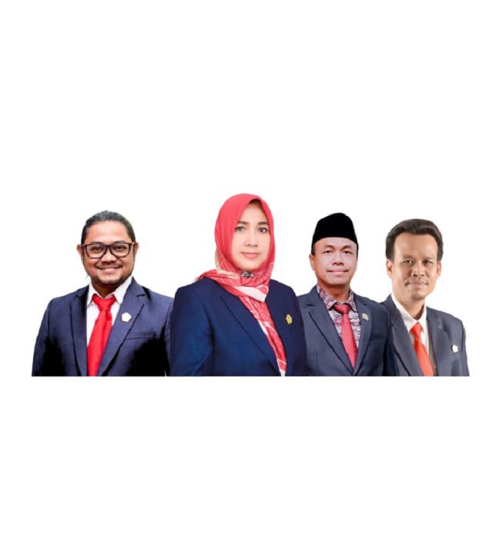 VISIONER: Dari kiri, Wakil Dekan Bidang Akademik Tolib Effendi, Dekan FH UTM Dr. Erma Rusdiana, Wakil Dekan Bidang Keuangan dan Umum Mukhlis, dan Wakil Dekan Bidang Kemahasiswaan Dr Mutarrijul Ikhwan.