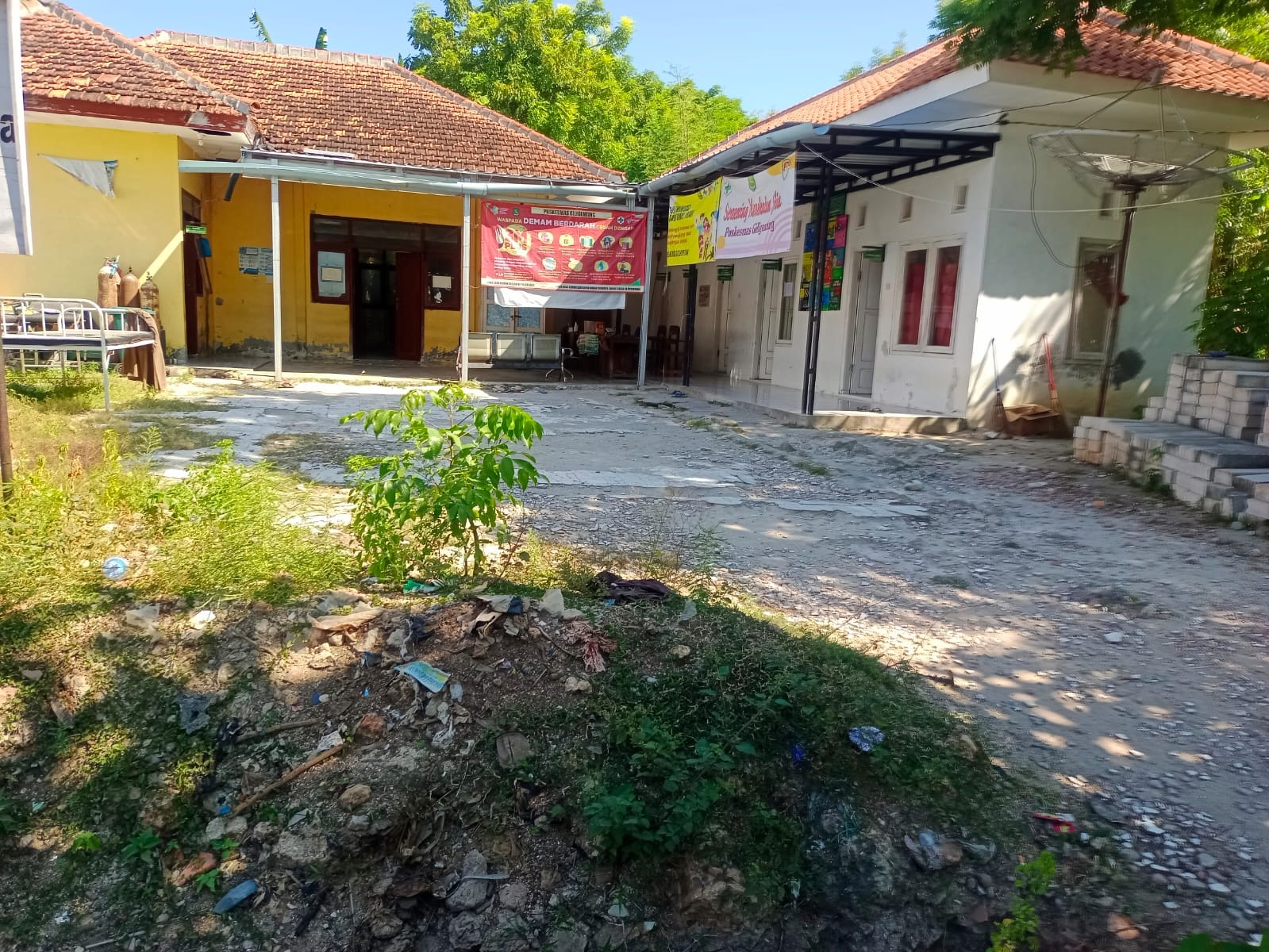 PUSAT KESEHATAN: Pustu Giliraja yang berlokasi di Kecamatan Giligenting, sepi pada Sabtu (18/5). (KURDIANTO UNTUK JPRM)