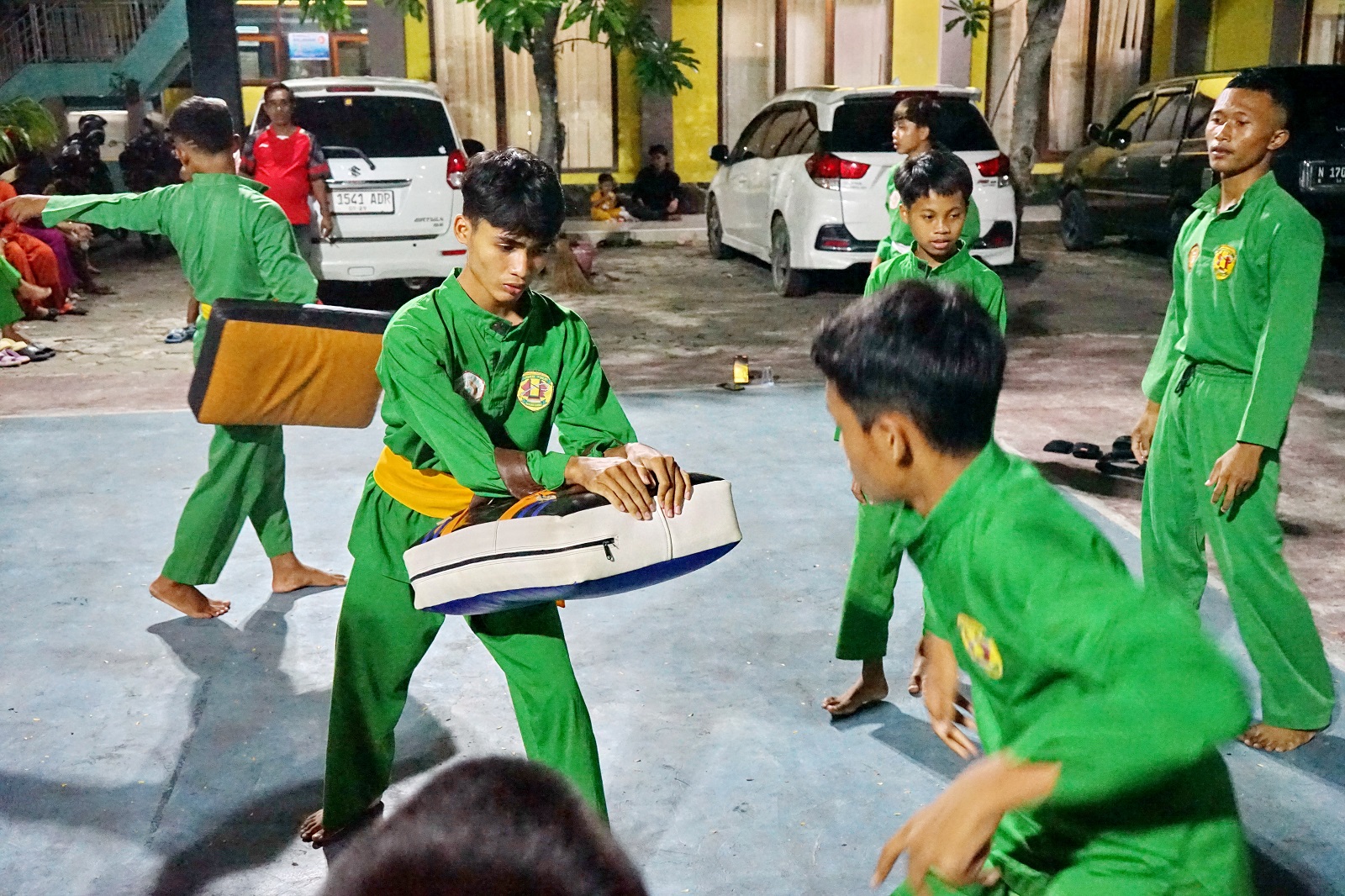 SEMANGAT: Atlet IBS PKMKK Pamekasan berlatih sebelum bertanding dalam Jokotole Cup 2024, Senin (30/12/2024). (IBS PKMKK UNTUK JPRM)