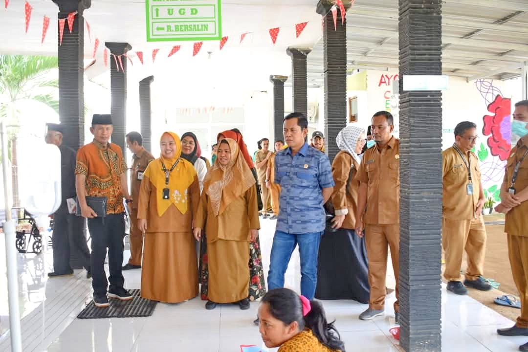 MONITORING: Komisi IV DPRD Sumenep melakukan sidak ke sejumlah puskesmas di Sumenep, Senin (13/1). (DPRD UNTUK JPRM)