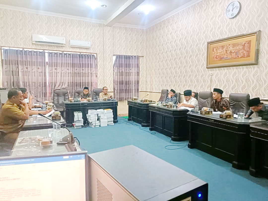 FOKUS: Komisi I DPRD Sumenep ketika melakukan rapat dengan sejumlah organisasi perangkat daerah (OPD) di kantor dewan. (DPRD UNTUK JPRM)