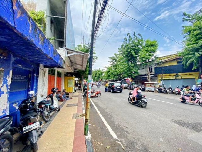 PADAT: Sejumlah pengendara melintas di Jalan Diponegoro, Rabu (22/12/24). (AYU LATIFAH/JPRM)
