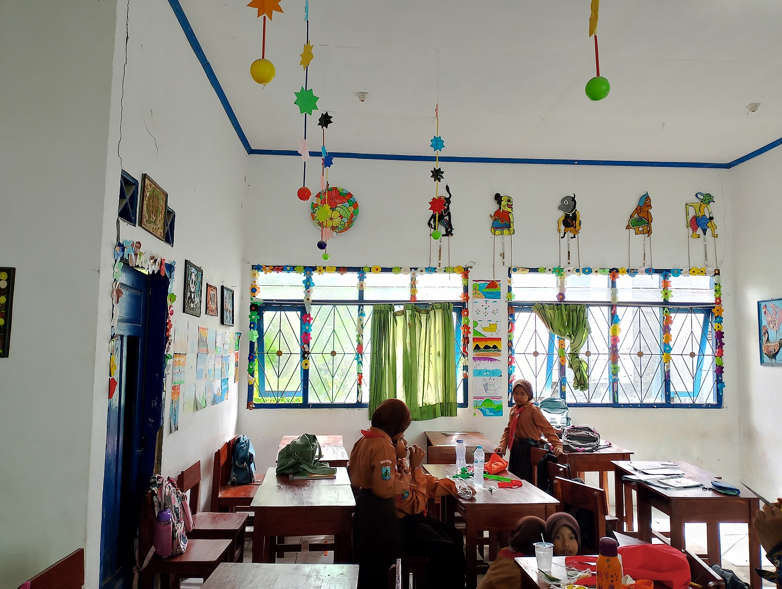 PROGRAM MBG: Siswa SDN Pangongseyan 1 Sampang mengikuti KBM di kelas, Jumat (17/1). (UBAIDILLAHIR RAIE/JPRM)