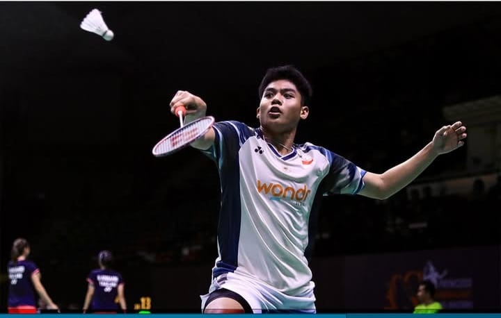 PUTRA DAERAH SAMPANG: Moh. Zaki Ubaidillah saat melawan atlet Singapura pada kompetisi Thailand Master 2025 di Thailand, Kamis (30/1) malam. (WILDAN YUDISTIRA&nbsp;UNTUK JPRM)