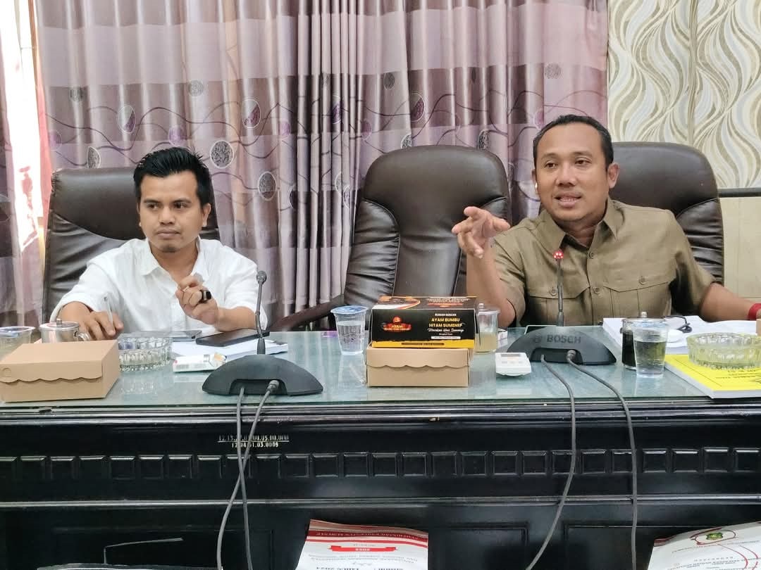 TEGAS: Ketua Komisi I DPRD Sumenep Darul Hasyim Fath dalam rapat paripurna di gedung DPRD Sumenep. (DPRD UNTUK JPRM)