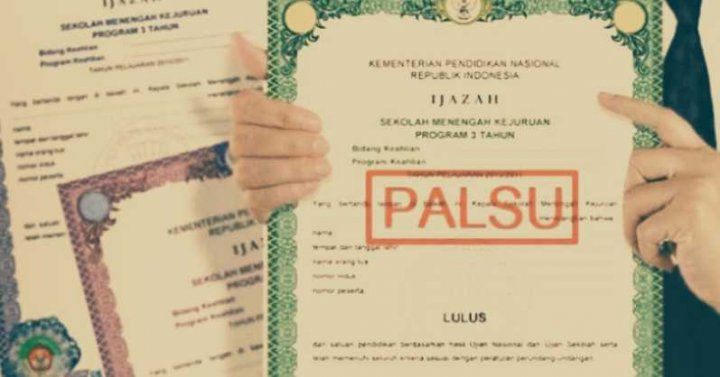Ilustrasi ijazah palsu (Pixabay)