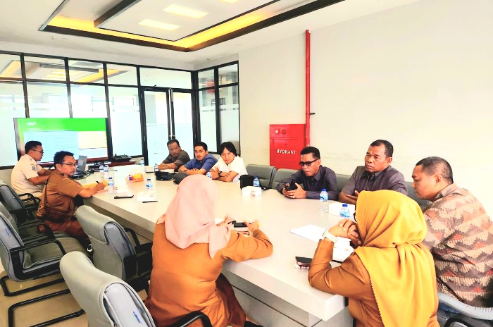 FOKUS: Komisi III DPRD Sumenep saat melakukan konsultasi ke kantor Dinas ESDM Jatim. (DPRD UNTUK JPRM)