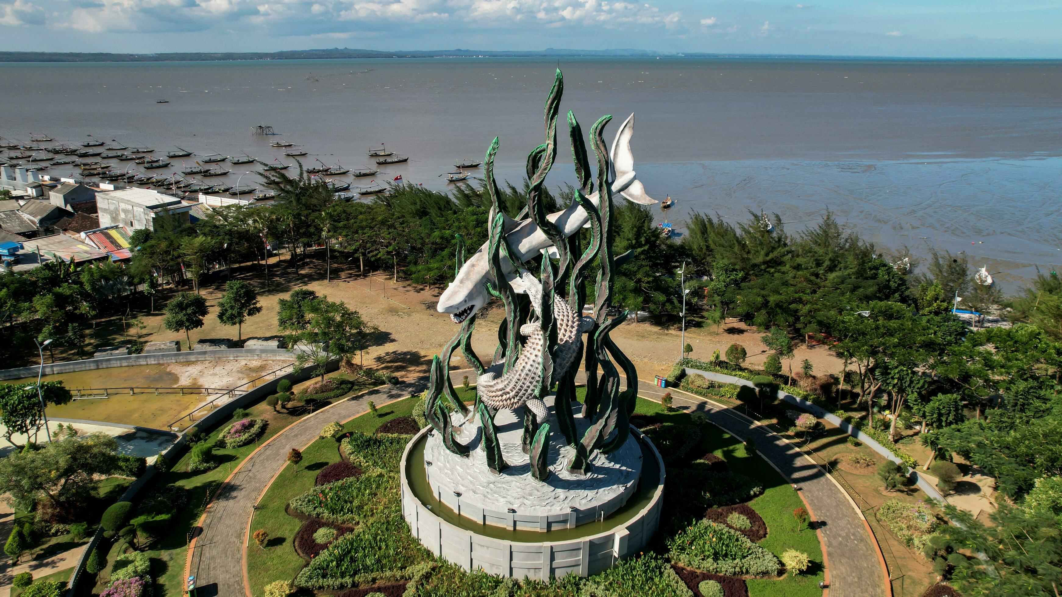 Kota surabaya juga menawarkan area wisata yang tidak kalah menarik dengan tempat lain di Jawa Timur