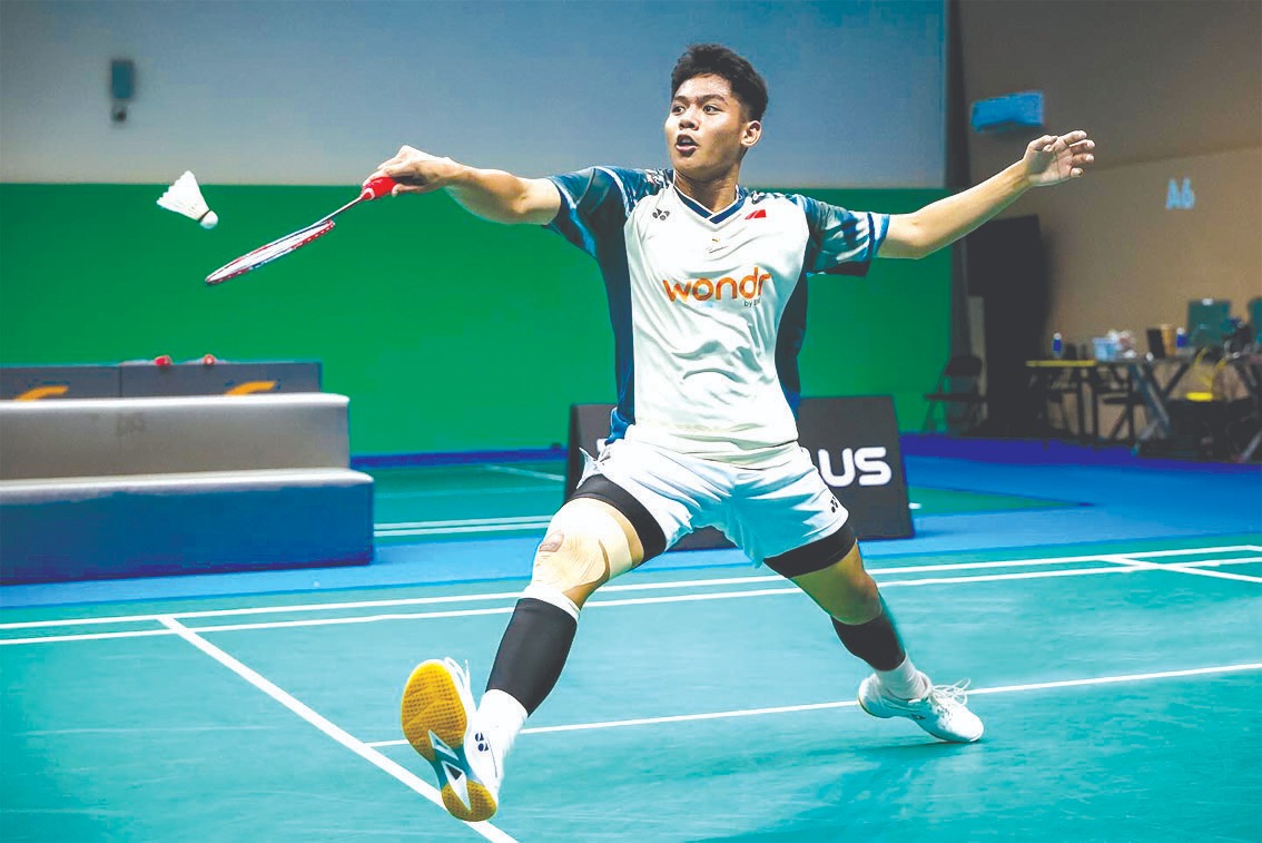 JUARA: Moh. Zaki Ubaidillah saat tampil pada babak final Singapore Badminton Hall (SBH) International Challenge 2025 di Singapura, Minggu (23/2). (BADMINTALK PHOTO UNTUK JPRM)