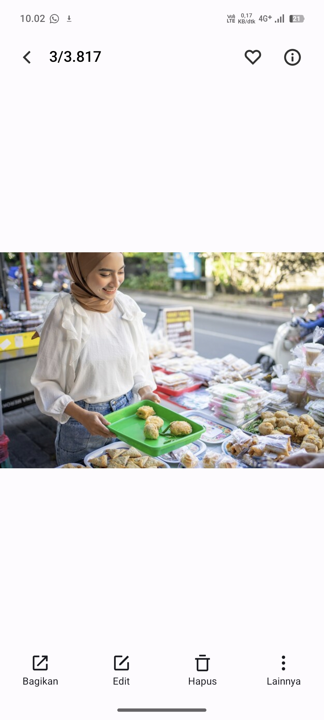 Ngabuburit, berburu takjil