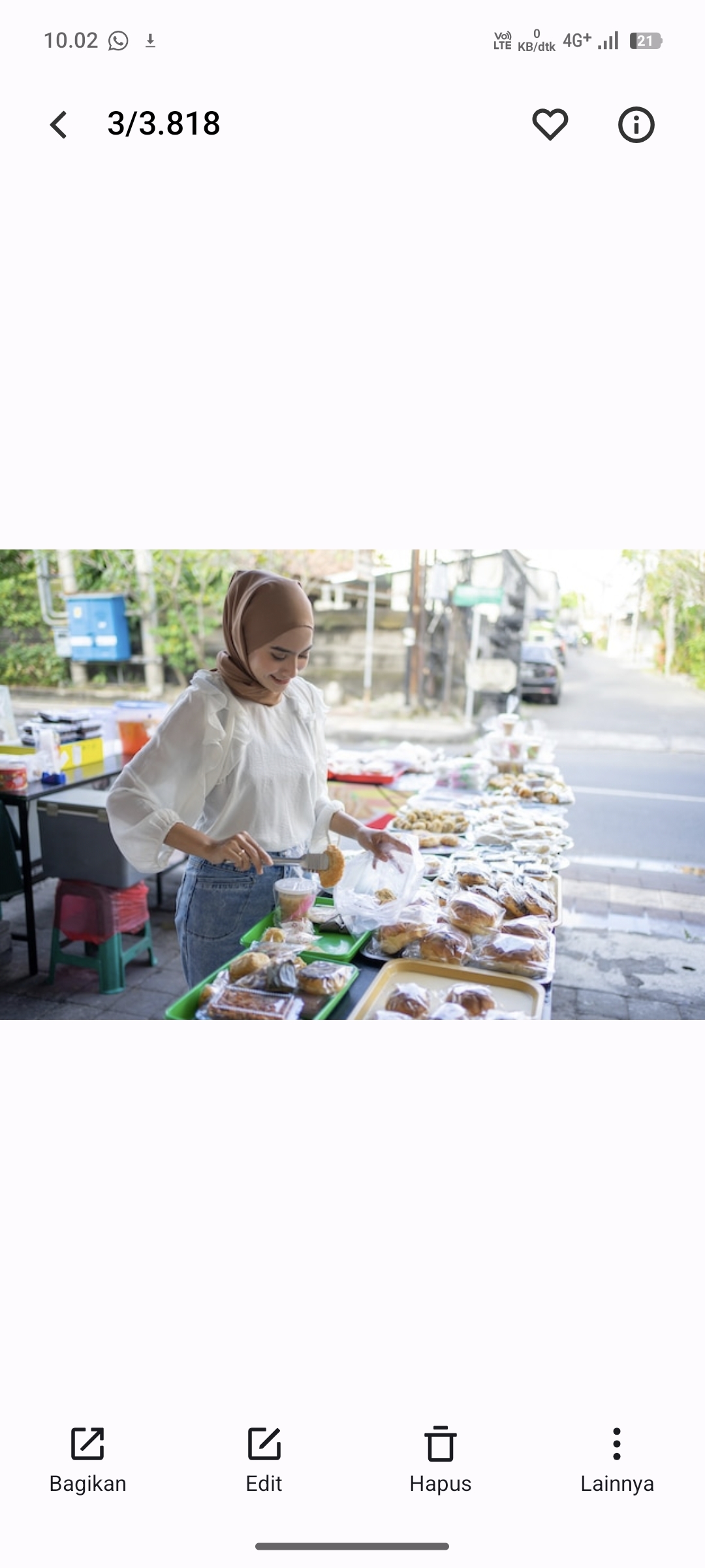 Ngabuburit, berburu takjil