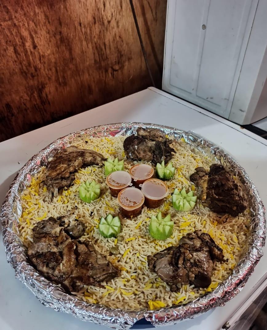 LEZAT: Nasi mandhi, makanan khas Timur Tengah, menu spesial Herbal Chicken.