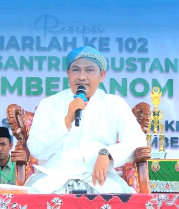 Dr KH Taufik Hasyim (pengasuh keempat)