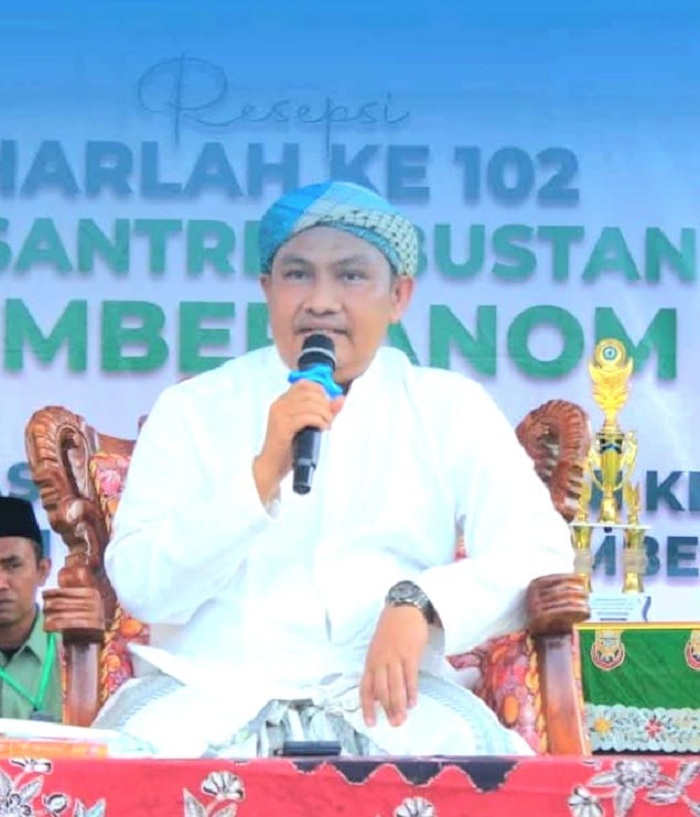 Pengasuh Ponpes Sumber Anom Angsanah, Palengaan, Pamekasan Dr. Taufik Hasyim