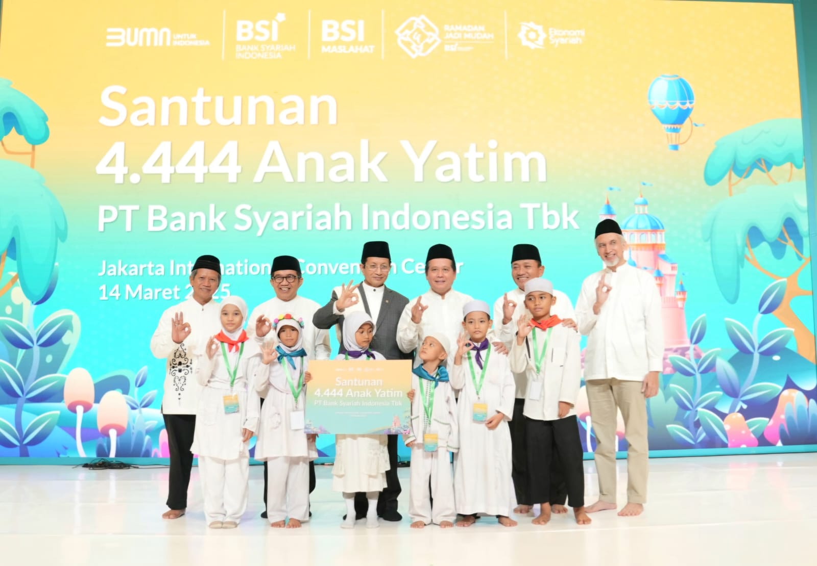 (Ki-ka). Ketua Dewan Pengawas Syariah BSI Hasanudin, Komisaris Utama BSI Muliaman D Hadad, Menteri Agama RI Nasarudin Umar, Direktur Utama BSI Hery Gunardi, Wakil Utama BSI Bob T Ananta dan Wakil Komi