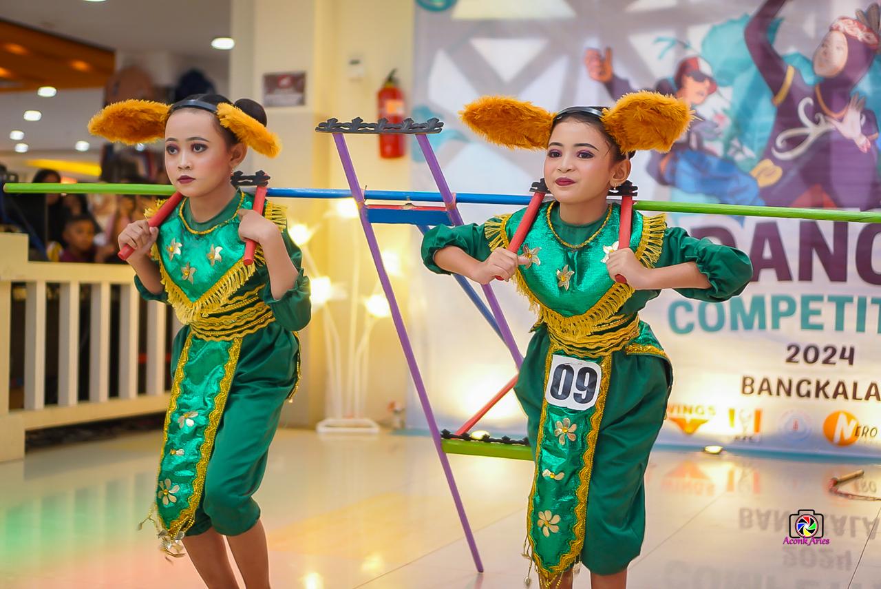 CALON ATLET ANDAL: Peserta unjuk kebolehan dalam dance competition di Tom and Jerry Store, Bangkalan, Sabtu (14/12/2024). (KONI BANGKALAN UNTUK JPRM)