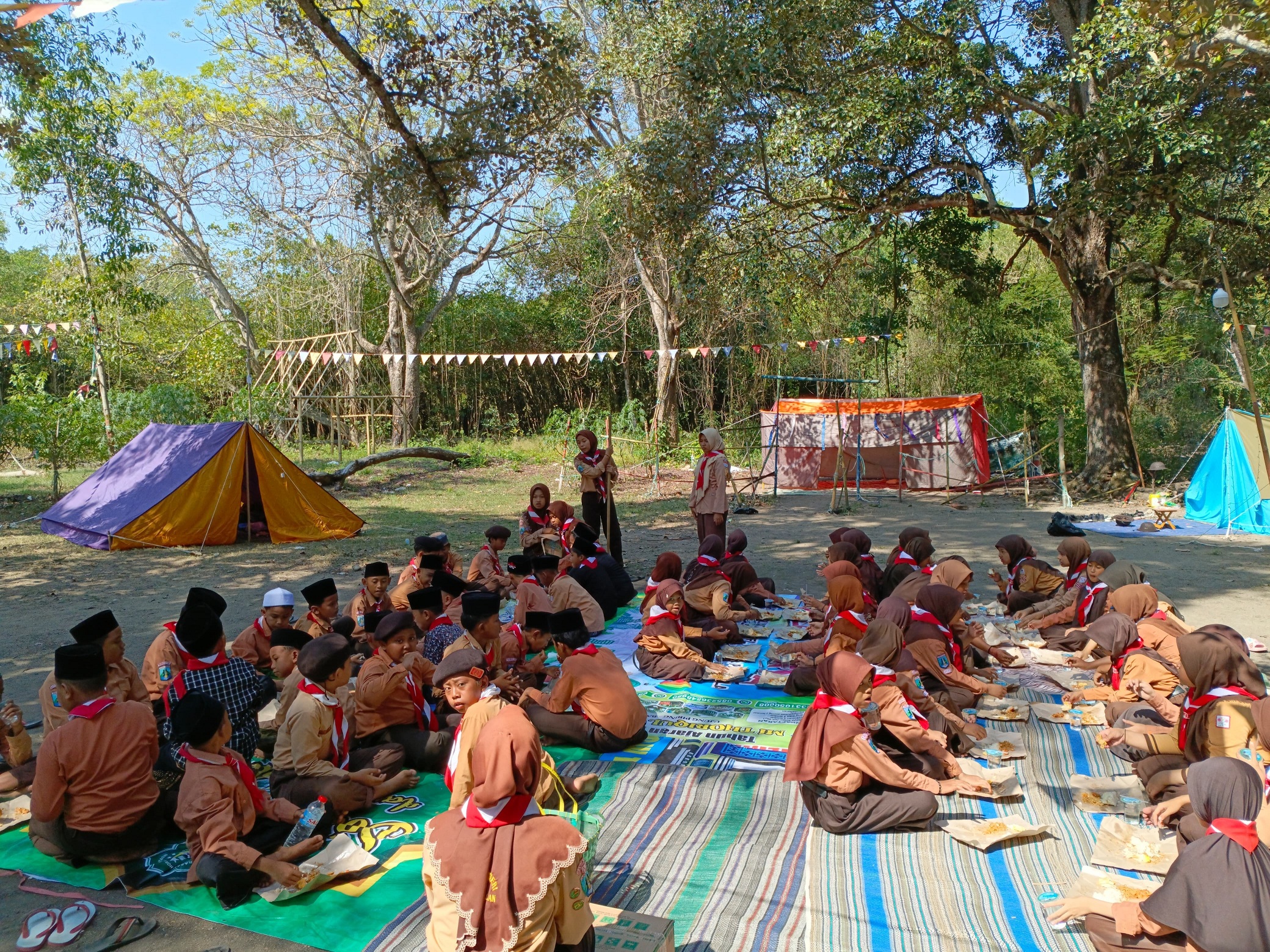 GENERASI EMAS: Santri Ponpes Keramat mengikuti kegiatan camp di Desa Ujung Piring. (PONPES KERAMAT UNTUK JPRM)