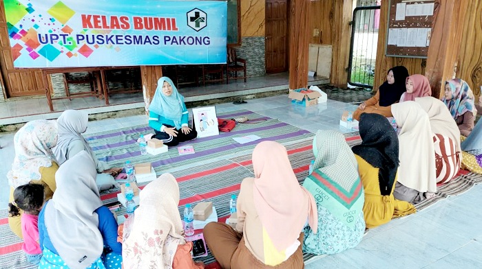 PENGETAHUAN: UPT Puskesmas Pakong menggelar kelas ibu hamil untuk menekan angka stunting, Senin (20/1). (DINKES PAMEKASAN UNTUK JPRM)