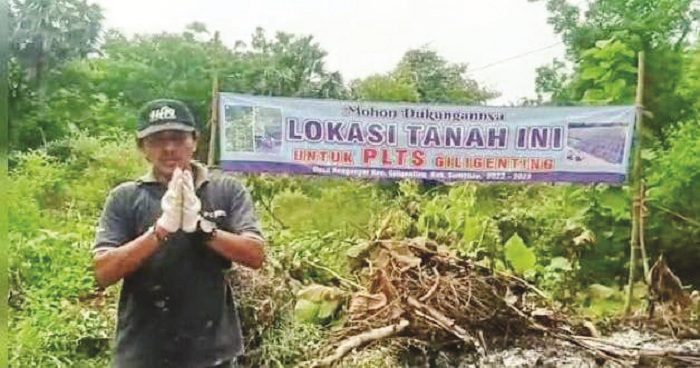 OPTIMISTIS: Koordinator Putra Gili Genting Sumenep (PGS) Saiful Anam berada di lokasi tanah miliknya di Kampung Rokhung, Desa Aenganyar, Kecamatan Gili Genting. (SAIFUL ANAM UNTUK JPRM)