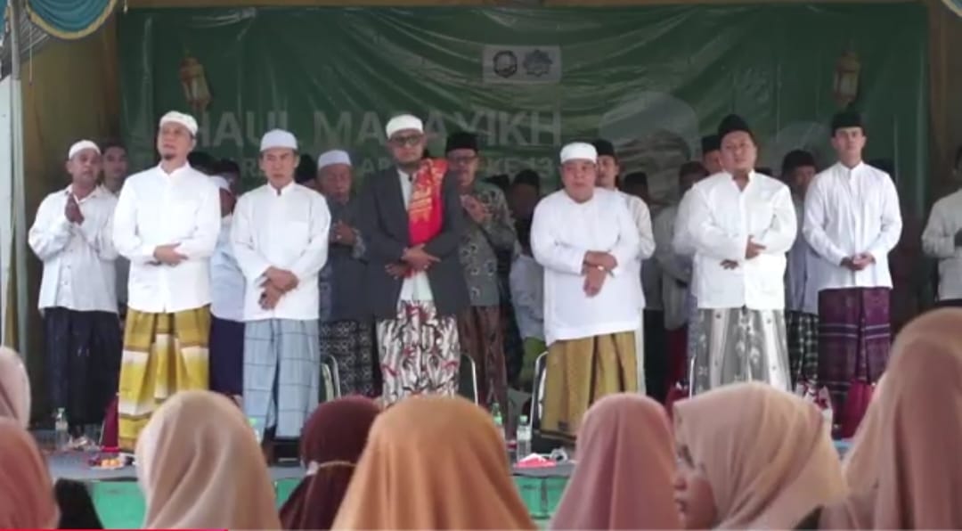 KHIDMAT: Ratusan Alumni dan Simpatisan menghadiri acara haul masyayikh dan reuni akbar