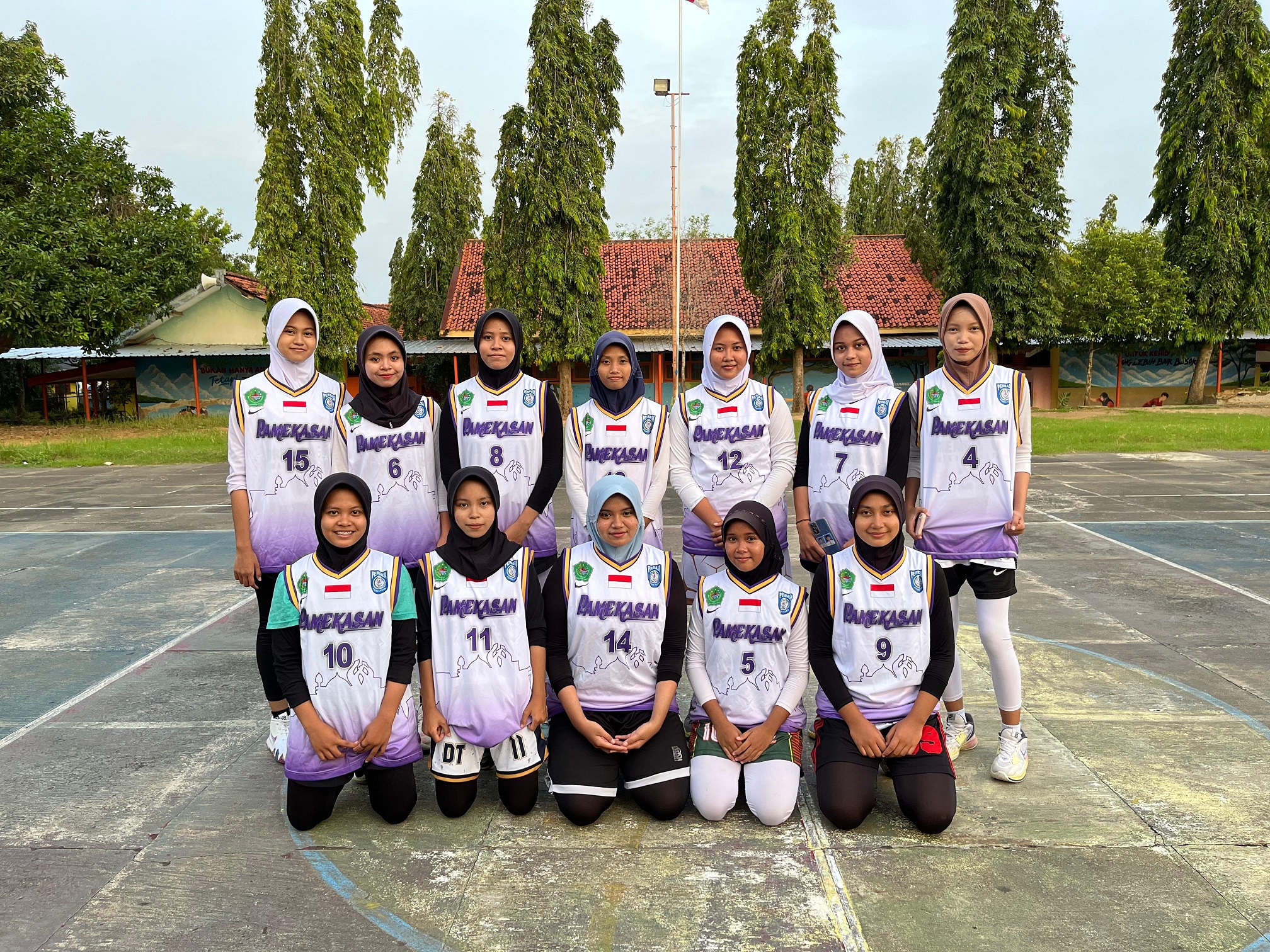 KOMPAK: Pemain Perbasi Pamekasan berfoto bersama, Sabtu (29/3). (PERBASI PAMEKASAN UNTUK JPRM)