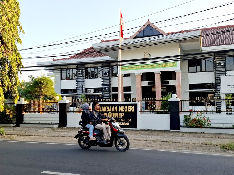 MEGAH: Kantor Kejaksaan Negeri Sumenep berdiri di Jalan KH Mansyur, Desa Pabian, Kecamatan Kota. (MOH. IQBAL/JPRM)