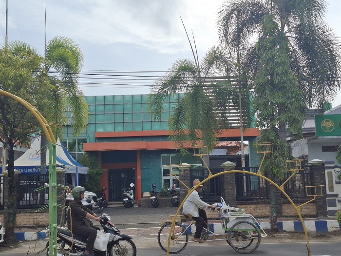 MEGAH: Kantor PT Wira Usaha Sumekar di Jalan Trunojoyo, Sumenep. (MOH. LATIF/JPRM)