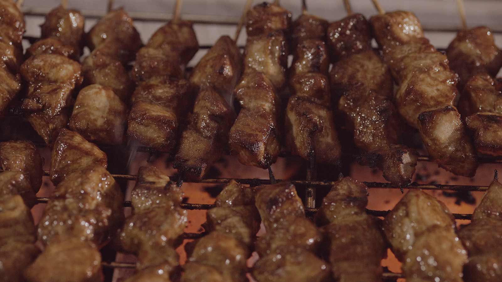 Unik, jika sate biasanya terbuat dari daging kambing atau sapi, sate tuna adalah salah satu kuliner khas gorontalo
