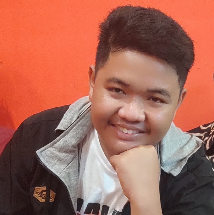 Moh. Ariel Abdullah, santri Al-Hamidy Banyuanyar, ketua pengembangan jurnalistik pesantren, mahasiswa Sekolah Tinggi Ilmu Dakwah Komunikasi Islam (STIDKI).