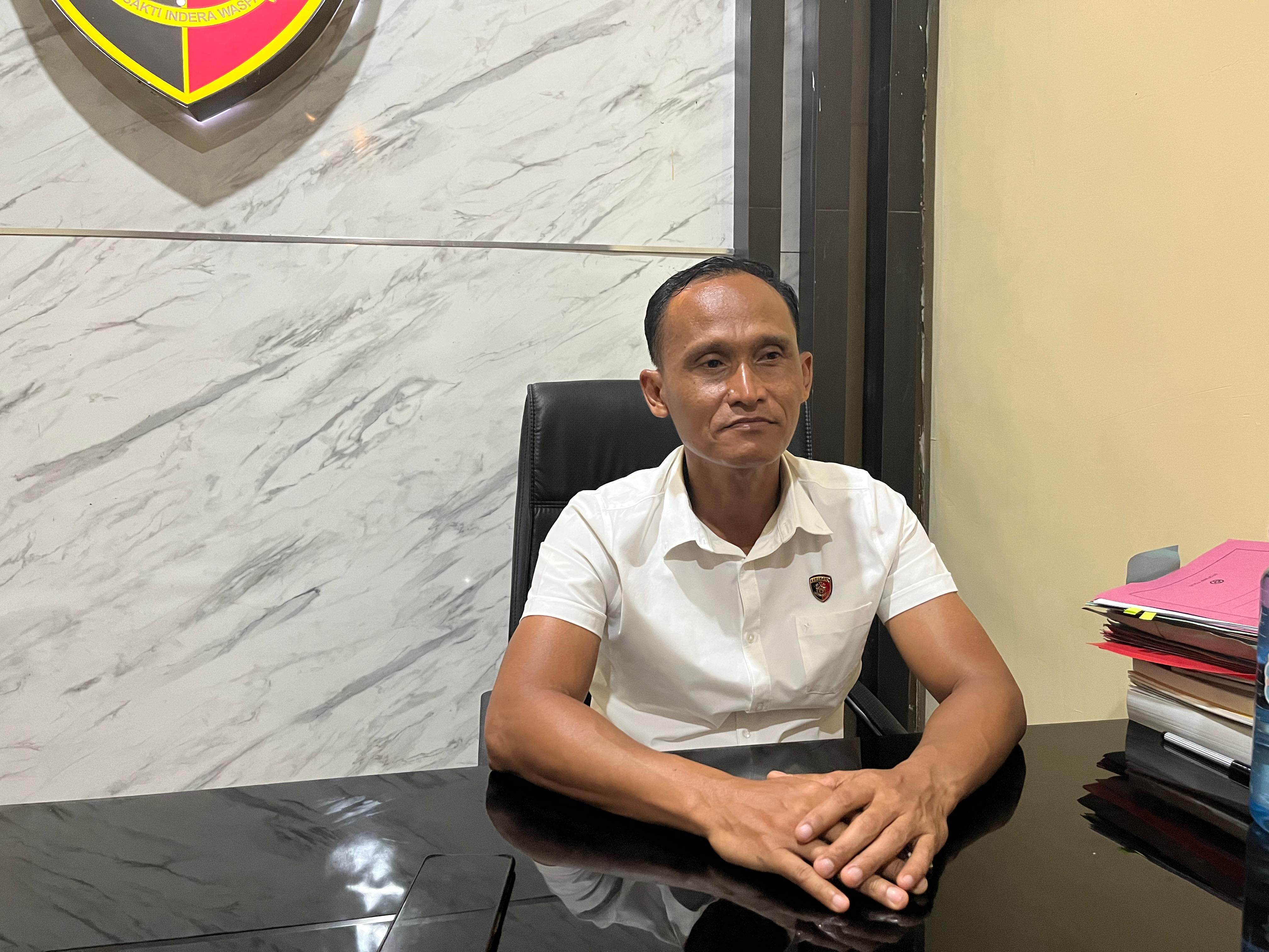 RAMAH: Kasatreskirm Polres Bangkalan AKP Hafid Dian Maulidi saat ditemui di ruang kerjanya, Senin (6/1). (ZEINAL ABIDIN/JPRM)