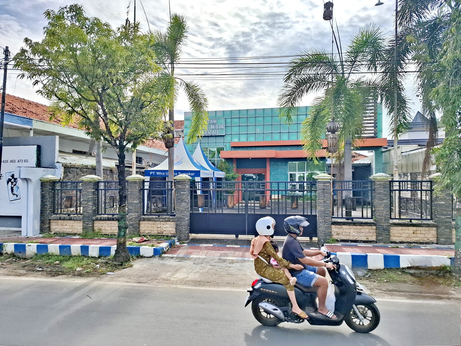 PENYERTAAN MODAL DIPERPANJANG: Suasana kantor PT WUS di Jalan Trunojoyo, Kelurahan Bangselok, Kecamatan Kota Sumenep, terlihat asri. (MOH. LATIF/JPRM)
