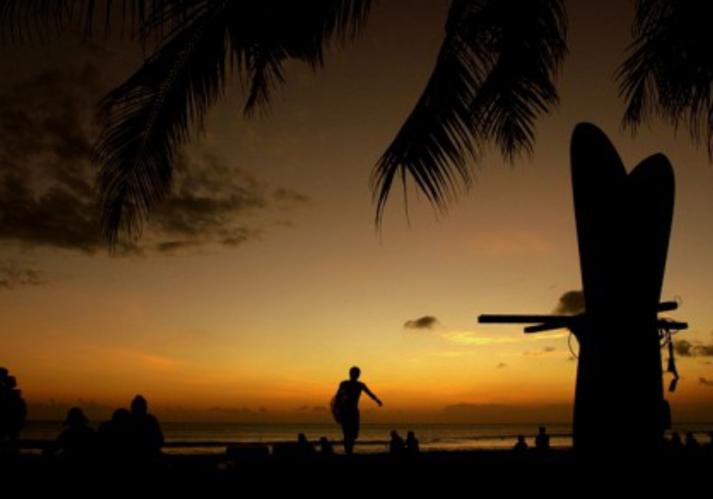 Sunset pantai Kuta,  salah satu destinasi wisata alam Terbaik di Bali